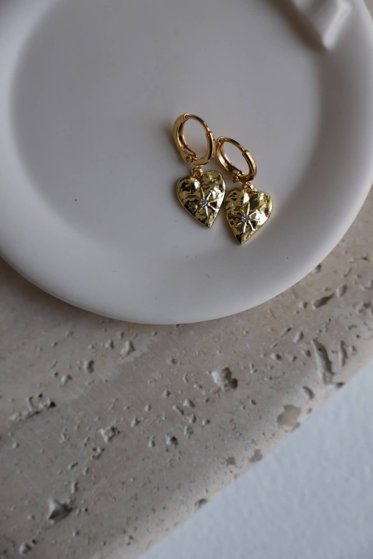 STARBURST HEART HUGGIES: Gold