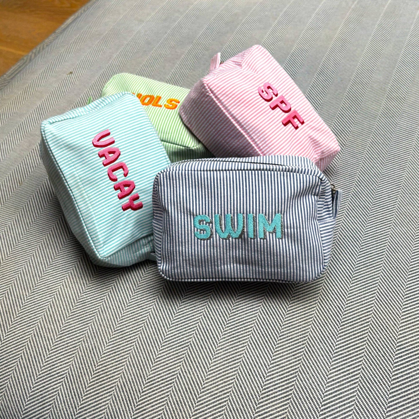 Holiday Essentials Washbags: Dark blue